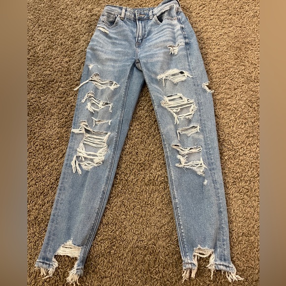 American Eagle Outfitters Denim - Woman’s American Eagle High rise Strigid Mom Jeans 00
